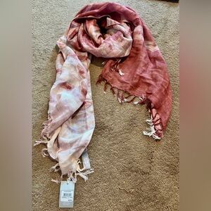Beautiful Women’s Nordstrom Burgundy Ombré Scarf